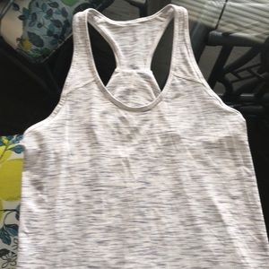 Lululemon Essential Tank Pleated, size 4